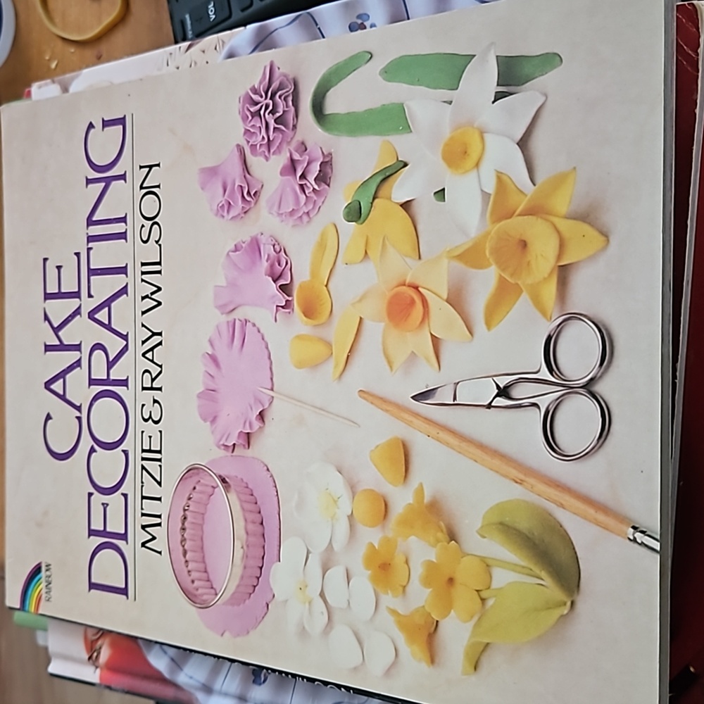Cake Decorating by Mitzie & Ray Wilson